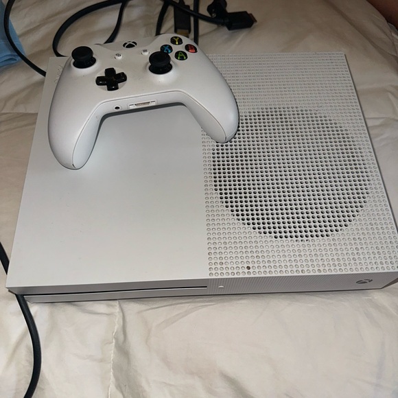 XBOX ONE S - Picture 3 of 4